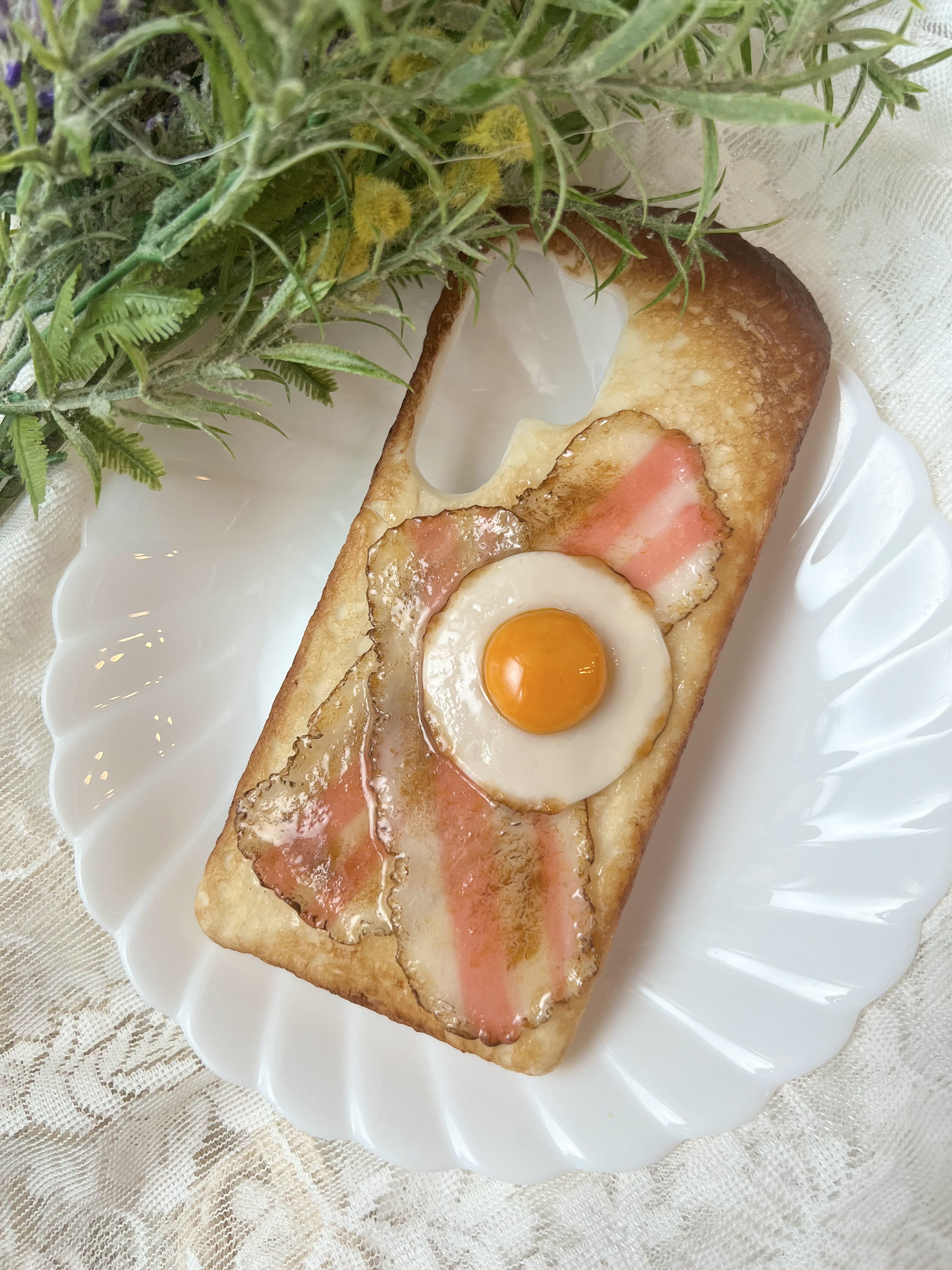 森のベーコンエッグトーストのスマホケース
