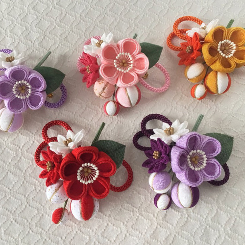 つまみ細工〉梅中輪と小菊とちりめん玉の髪飾り(藤色＆紫) ヘア