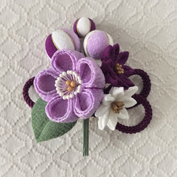 〈つまみ細工〉梅中輪と小菊とちりめん玉の髪飾り(藤色＆紫) 2枚目の画像