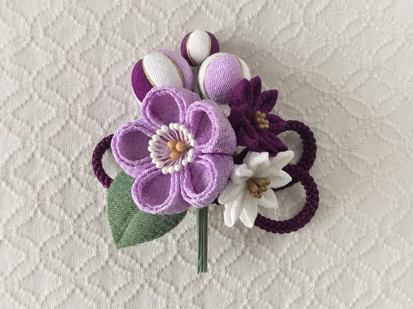 〈つまみ細工〉梅中輪と小菊とちりめん玉の髪飾り(藤色＆紫) 2枚目の画像