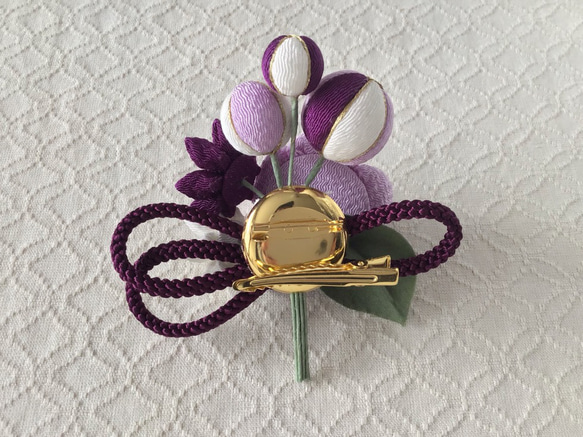 〈つまみ細工〉梅中輪と小菊とちりめん玉の髪飾り(藤色＆紫) 3枚目の画像