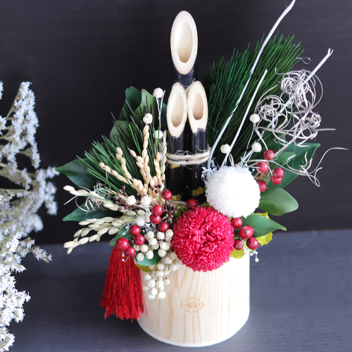 大人シックなポンポンマムの紅白門松＊卓上＊プリザーブドフラワー