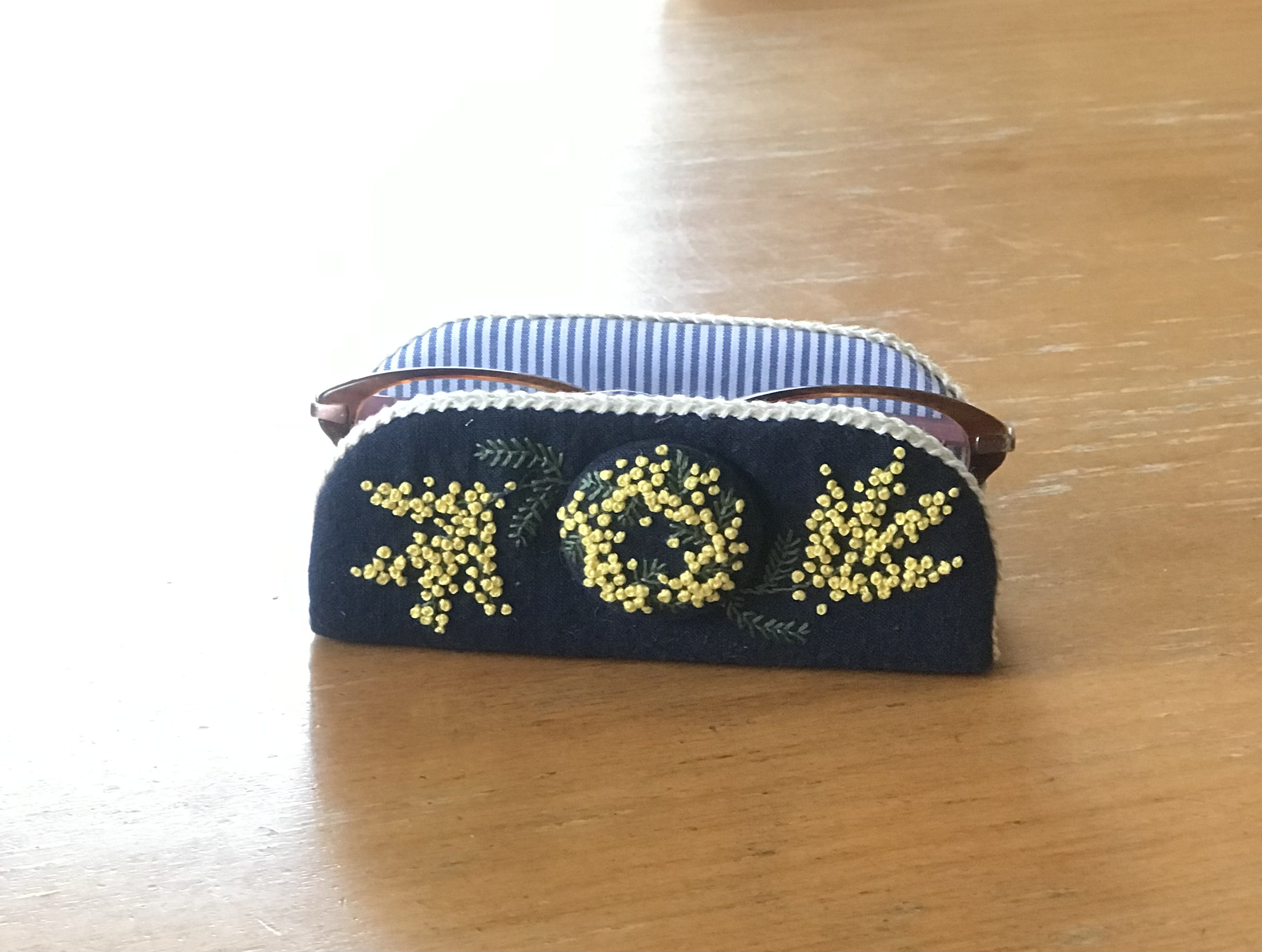 幸せミモザ刺繍 ネイビー×ブルーストライプ ナチュラルで