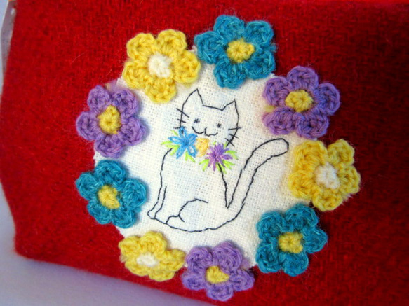 お花とねこ刺繍のウールポーチ＊あかＡ 4枚目の画像