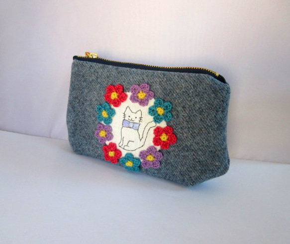 お花とねこ刺繍のウールポーチ＊ブルーグレーＡ 人気・おすすめ｜省スペース設計・旅行向けにおすすめ 公式 プライバシー配送 当日出荷対応商品