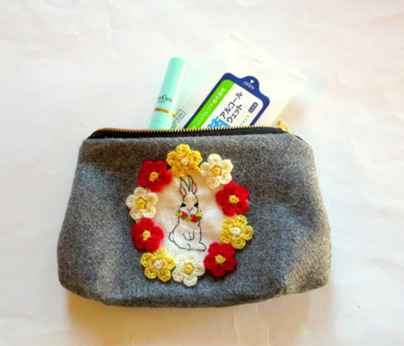 お花とねこ刺繍のウールポーチ＊ブルーグレーＡ 人気・おすすめ｜省スペース設計・旅行向けにおすすめ 公式 プライバシー配送 当日出荷対応商品