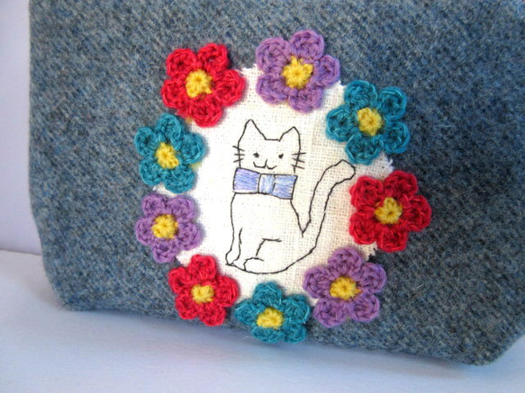 お花とねこ刺繍のウールポーチ＊ブルーグレーＡ 人気・おすすめ｜省スペース設計・旅行向けにおすすめ 公式 プライバシー配送 当日出荷対応商品