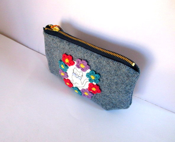 お花とねこ刺繍のウールポーチ＊ブルーグレーＡ 人気・おすすめ｜省スペース設計・旅行向けにおすすめ 公式 プライバシー配送 当日出荷対応商品
