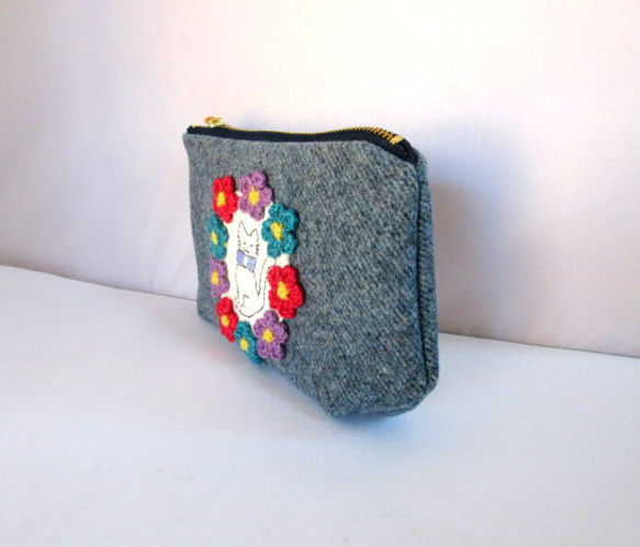 お花とねこ刺繍のウールポーチ＊ブルーグレーＡ 人気・おすすめ｜省スペース設計・旅行向けにおすすめ 公式 プライバシー配送 当日出荷対応商品