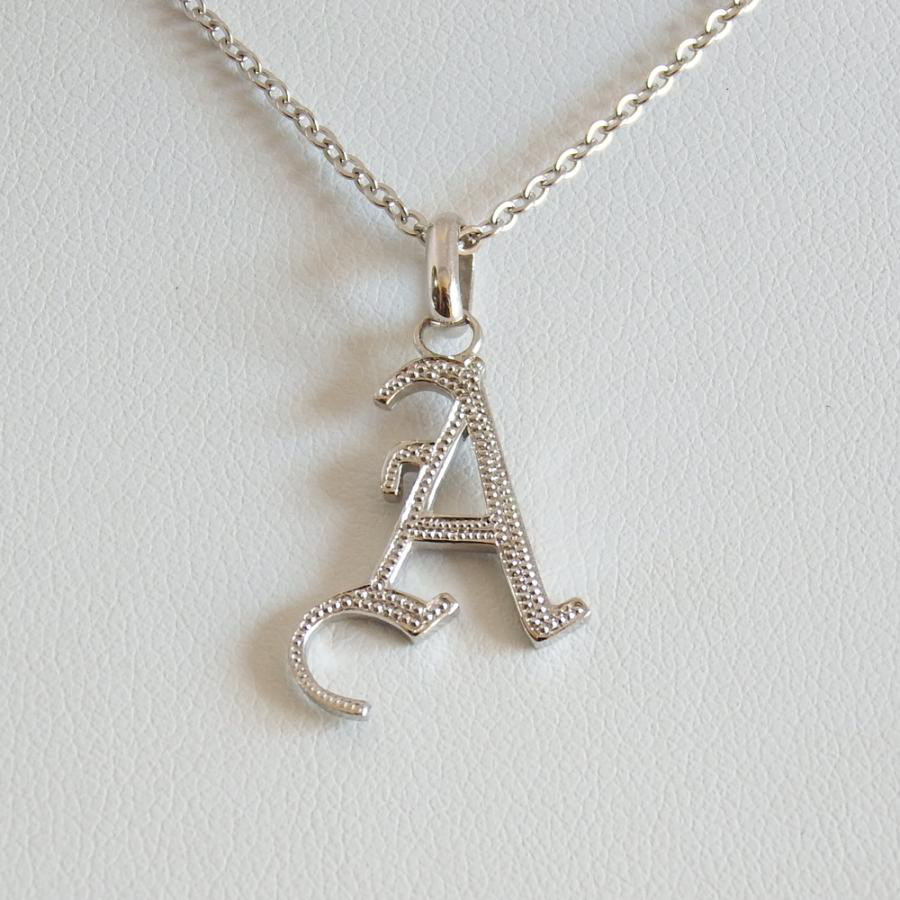 手彫り　イニシャル  A  ペンダントトップ  泡彫り　プラチナコーティング