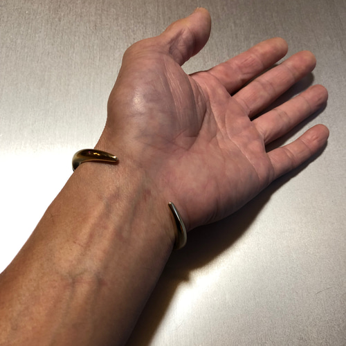 アクセサリー brass buffalo horn bangle アクセサリー brass buffalo horn bangle Ethically Sourced