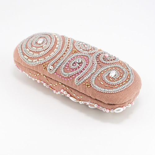 ビーズ刺繍の眼鏡ケース｜ハードタイプ｜両面刺繍｜ピンク×ガーゼ｜母