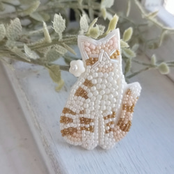 おしゃまトラ猫*ビーズ刺繍ブローチ 6枚目の画像