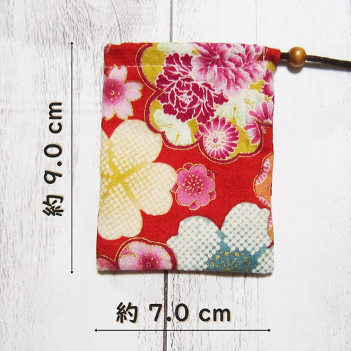 首から下げられる、巾着袋－お守り袋・ストーン入れ☆和柄・桜＆菊・赤