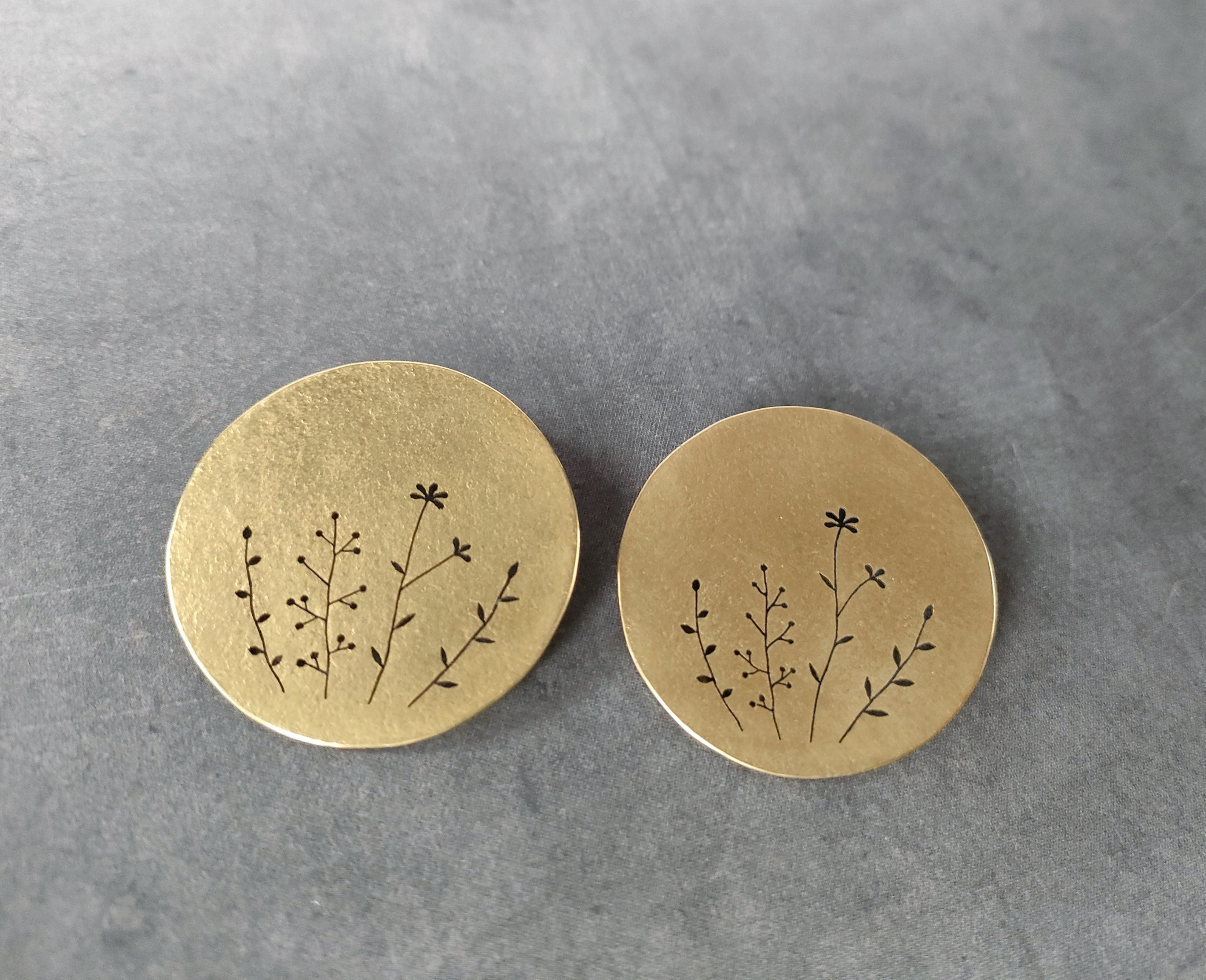 野の花 真鍮ブローチ