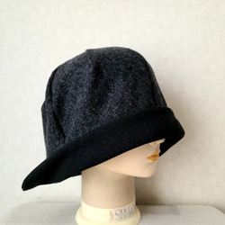 魅せる帽子☆ふんわり軽い♪あったかウール100%ニットのクロッシュ～チャコールグレー&ブラック 7枚目の画像