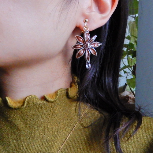 ジルコニアの雫滴る雪解けスターアニス✴︎ピアス・イヤリング ピアス