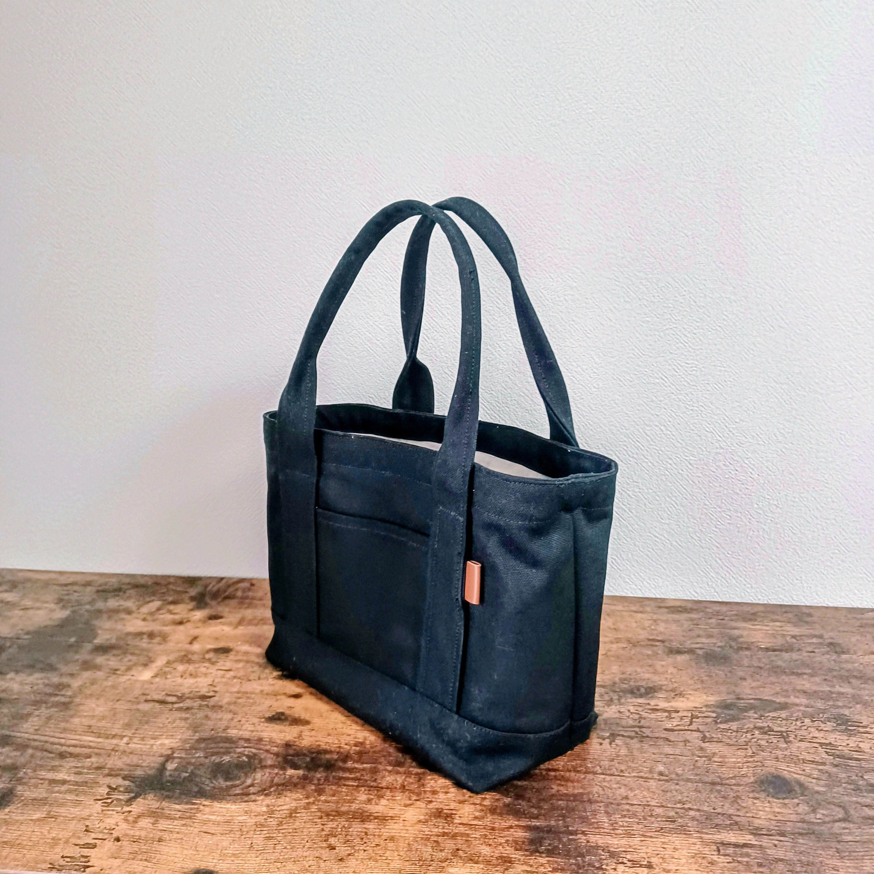 帆布トートバッグ ブラック　ファスナー仕切り　自立