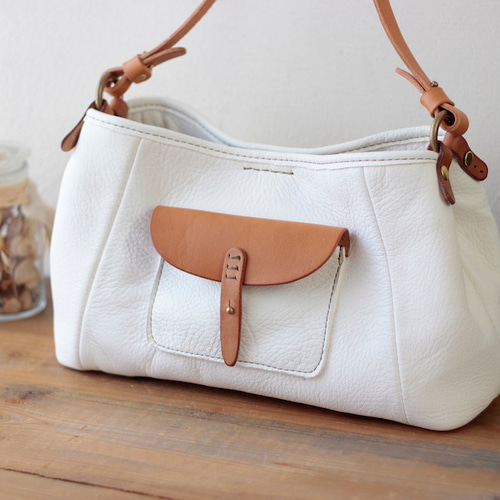 即日発送可能 NEWディアスキンショルダーバッグSS/ ホワイト ※すぐ届く  