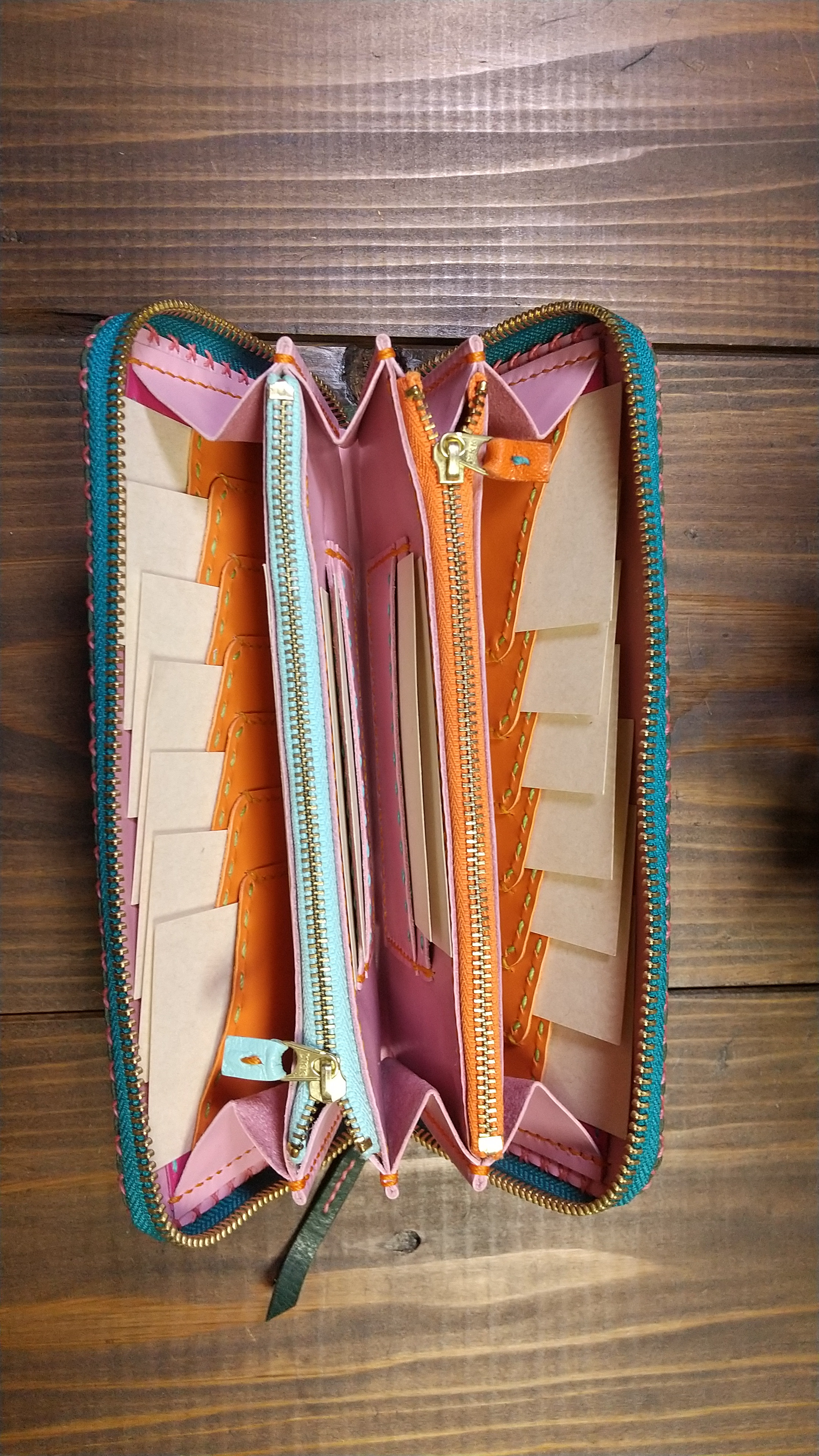 ダブルファスナーの長財布・カード入れ縦型