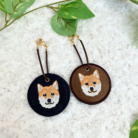 刺繍のバッグチャーム〈柴犬/バッグ・ブラウン〉 1枚目の画像