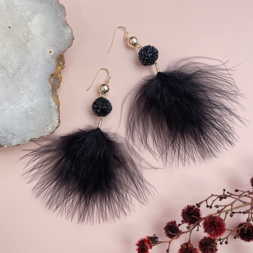 送料無料》フェザーピアス / イヤリング -Black Swan- ⭐︎クールで 