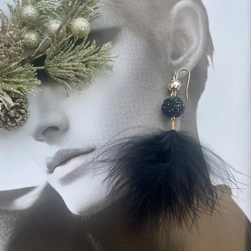 送料無料》フェザーピアス / イヤリング -Black Swan- ⭐︎クールで 