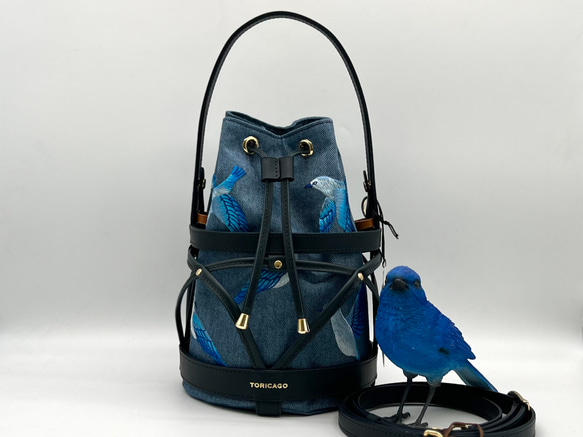 新作【TORICAGO_青い鳥◆デニム×ネイビー◆金具ゴールド】鳥籠モチーフデザイン＊褒められバッグ 1枚目の画像