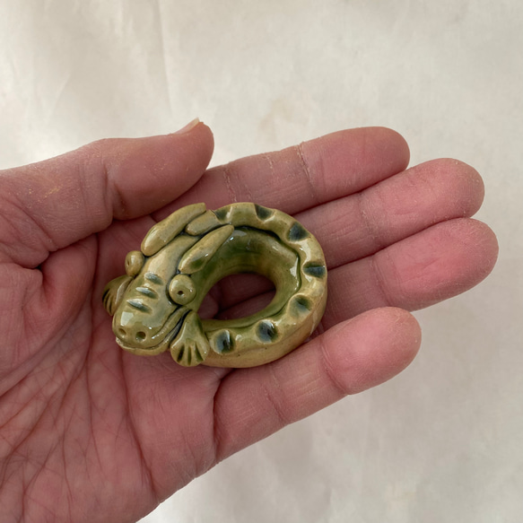 青いドラゴン装飾の重箱