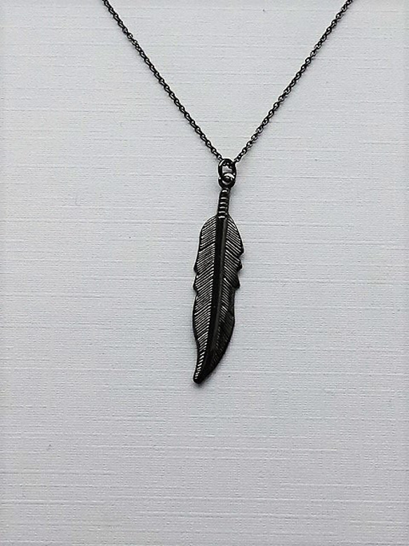 革フェザー　ブラック　ネックレス フェザーショートネックレス2 ブラック 真鍮 フェザー 羽 ショート