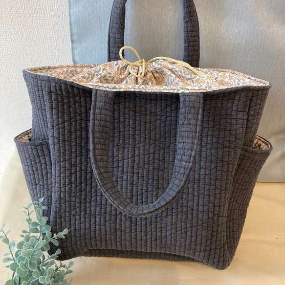 【超特価sale開催】  さっと中を隠せるヌビバッグ♪あおり巾着♪サイドポケットつき トートバッグ