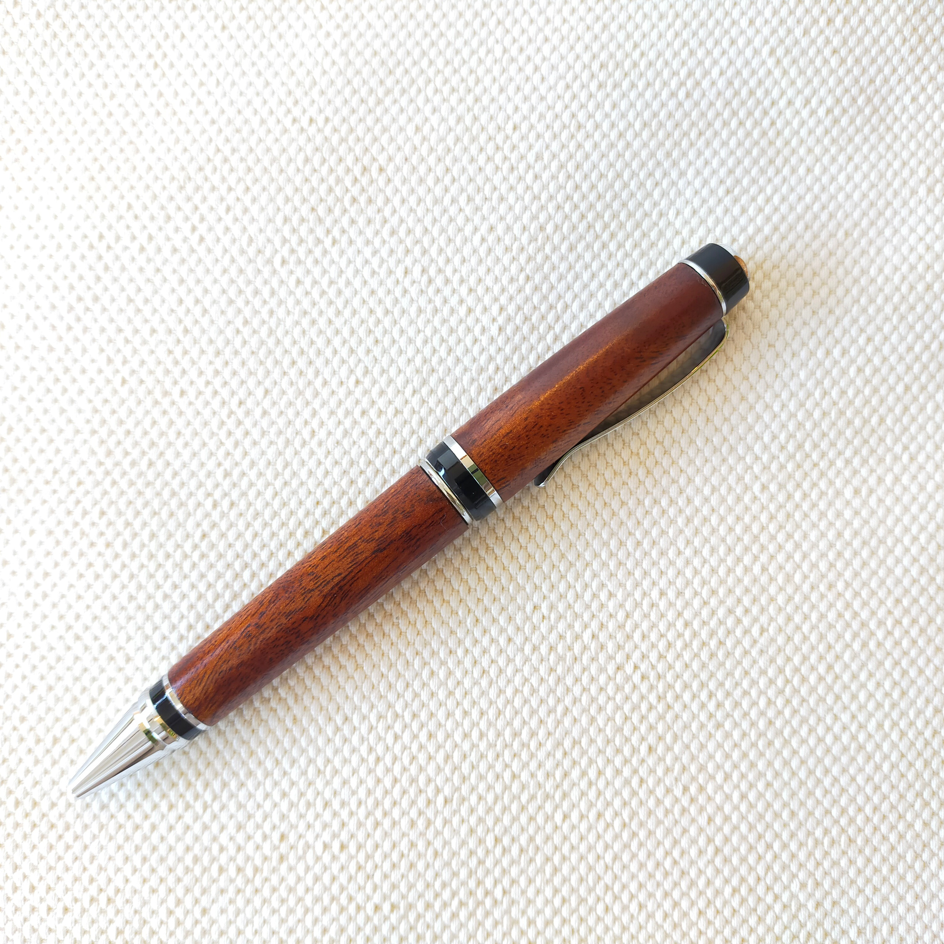 楠杢拭き漆・シガータイプボールペン（オプション：ジェットストリーム対応）2312-05