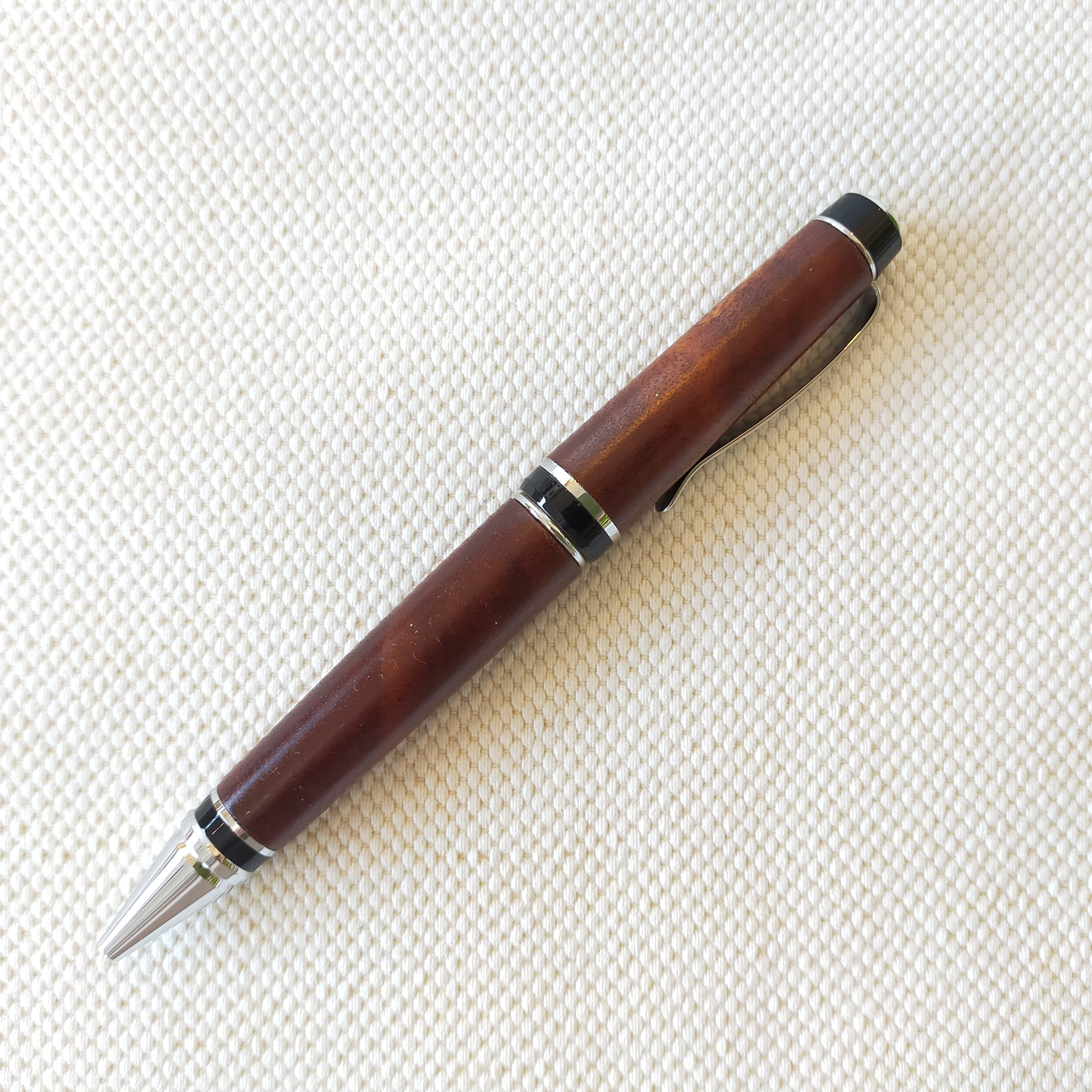 楠杢拭き漆・シガータイプボールペン（オプション：ジェットストリーム対応）2312-08