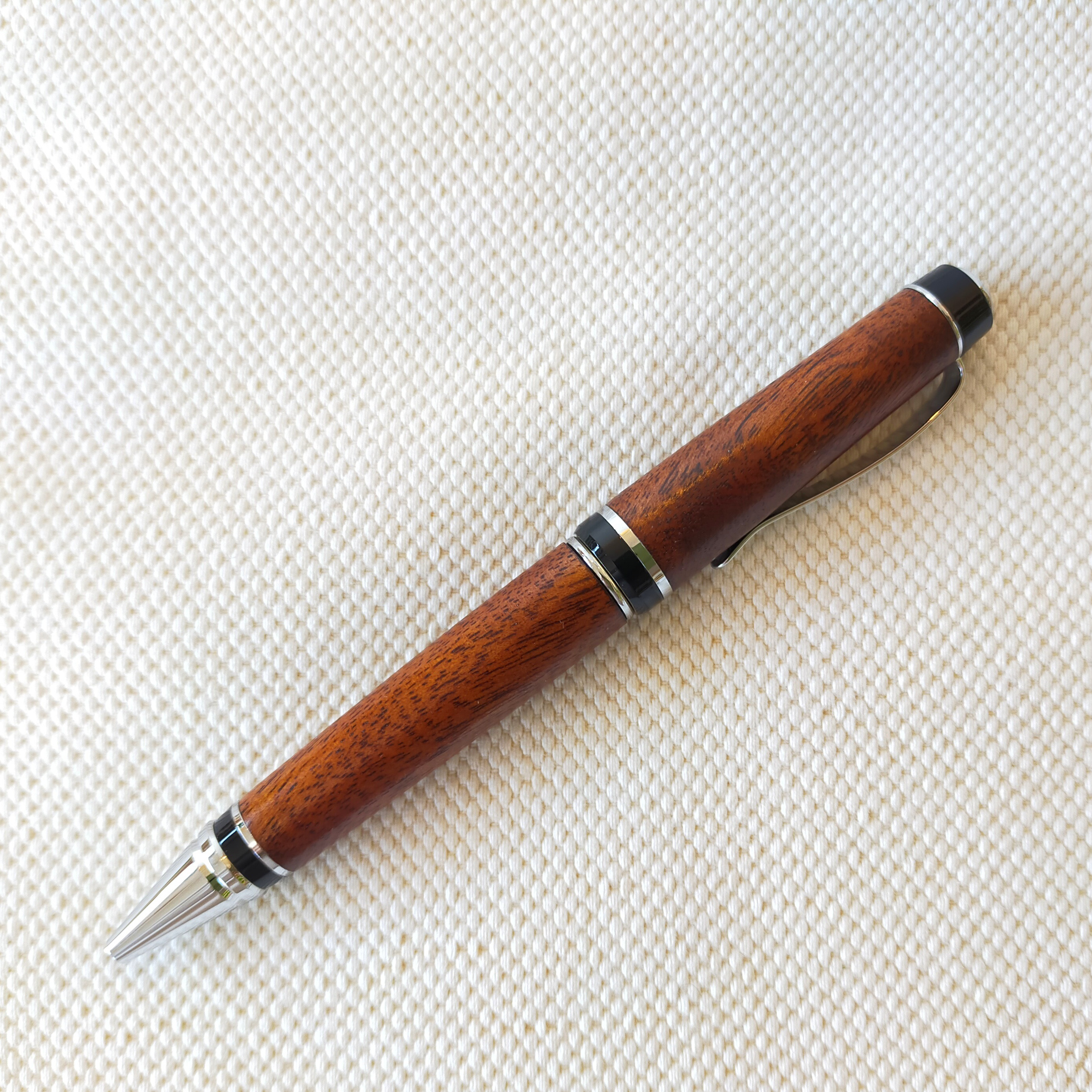 楠杢拭き漆・シガータイプボールペン（オプション：ジェットストリーム対応）2312-13