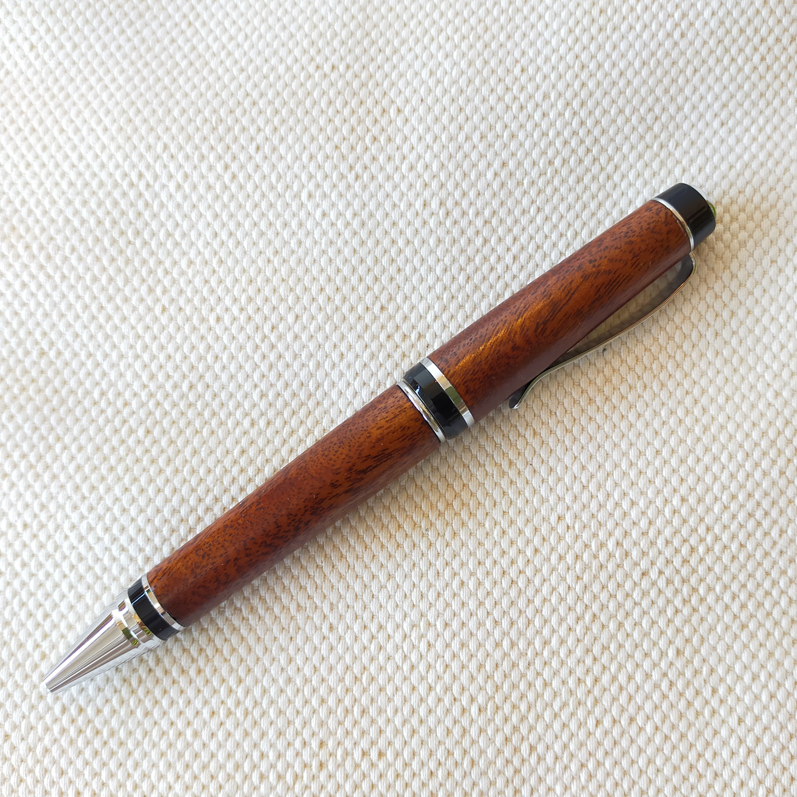 楠杢拭き漆・シガータイプボールペン（オプション：ジェットストリーム対応）2312-14