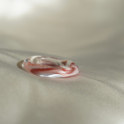 マーブル　地層風　地層　ピンク　レッド　ホワイト　白　赤　ニュアンス　リング　ガラスリング　指輪 1枚目の画像