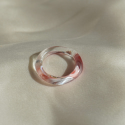マーブル　地層風　地層　ピンク　レッド　ホワイト　白　赤　ニュアンス　リング　ガラスリング　指輪 4枚目の画像
