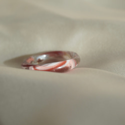 マーブル　地層風　地層　ピンク　レッド　ホワイト　白　赤　ニュアンス　リング　ガラスリング　指輪 6枚目の画像