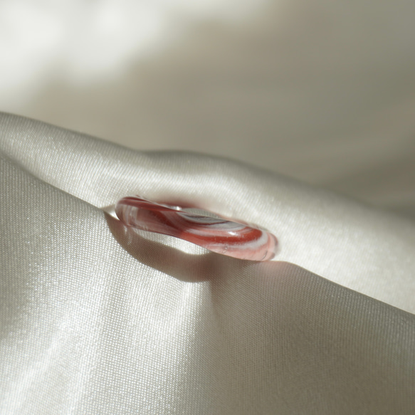 マーブル　地層風　地層　ピンク　レッド　ホワイト　白　赤　ニュアンス　リング　ガラスリング　指輪 7枚目の画像