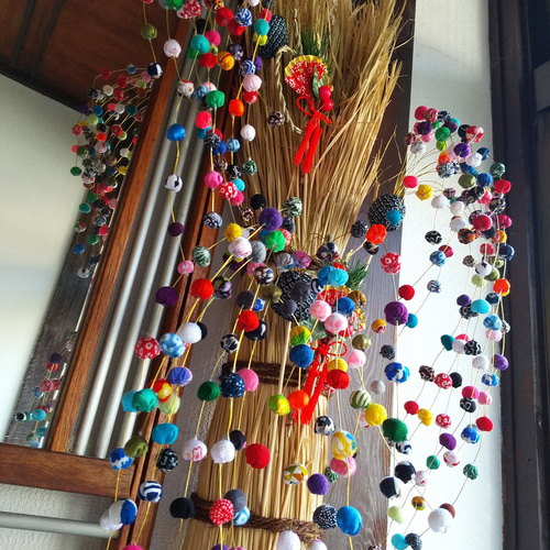 ボリュームポンポン玉飾り棒3本セットちりめん細工おひなさまお正月