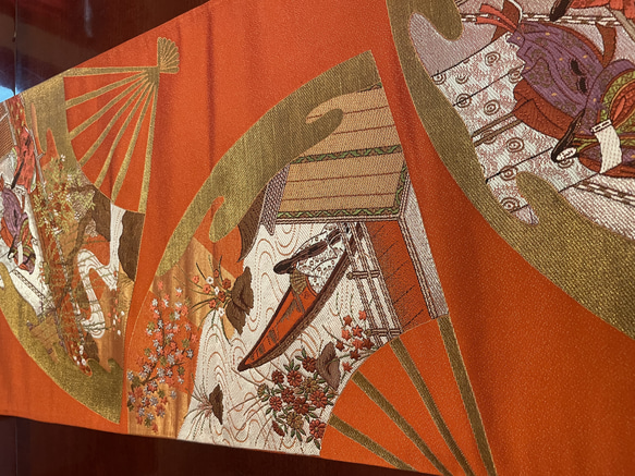 2493お正月を雅やかに飾る正絹テーブルランナー　帯リメイク 6枚目の画像