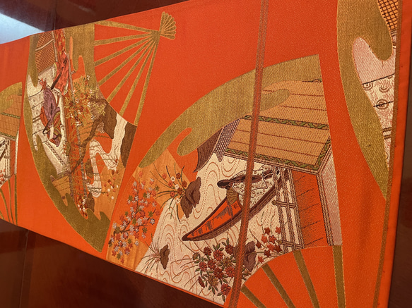 2493お正月を雅やかに飾る正絹テーブルランナー　帯リメイク 1枚目の画像