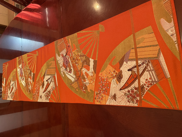 2493お正月を雅やかに飾る正絹テーブルランナー　帯リメイク 3枚目の画像