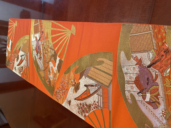 2493お正月を雅やかに飾る正絹テーブルランナー　帯リメイク 4枚目の画像