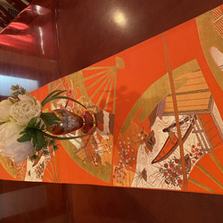 2493お正月を雅やかに飾る正絹テーブルランナー　帯リメイク 2枚目の画像