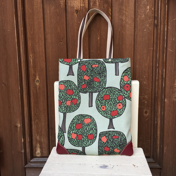 ☆再出品 A4収納手提げバッグ りんごの木 トートバッグ sugarbrown  