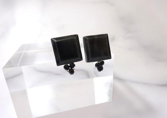 方形和黑色尖晶石耳環（黑色） 第3張的照片