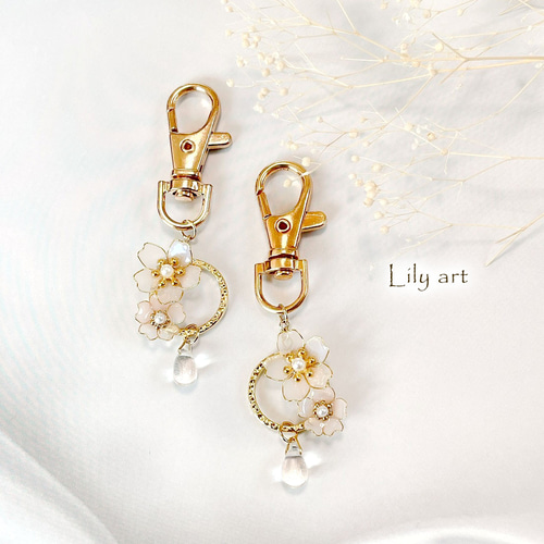 ピアスリボン白パールピンクしずくビジューチャーム推しデート春