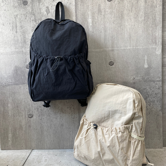 【 BISOU人気商品 】ナイロン素材の軽いリュック/カジュアル 通勤 通学 アウトドア マザーズバッグ 1枚目の画像