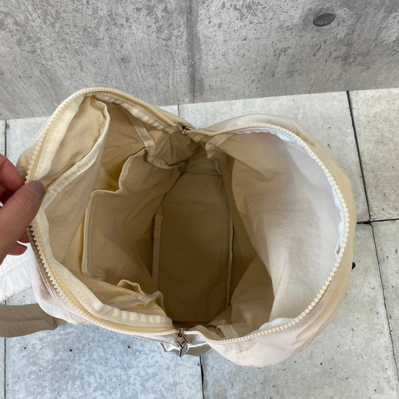 【 BISOU人気商品 】ナイロン素材の軽いリュック/カジュアル 通勤 通学 アウトドア マザーズバッグ 14枚目の画像